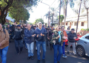 Policías retirados realizaron una marcha alrededor de la Jefatura