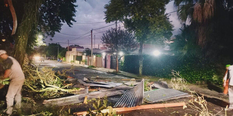 RÁPIDO PASO. En Puerto Rico la tormenta golpeó a la madrugada.