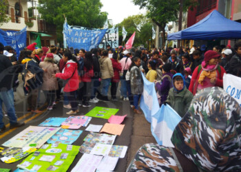 Organizaciones cortaron calles céntricas en Posadas: “Que entreguen los alimentos”