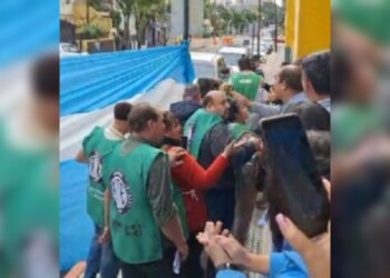 Autoconvocados impidieron el ingreso de ATE al Ministerio de Salud