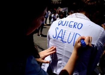 Alarmante dicotomía entre lo que cobra un médico y lo que vale una prepaga