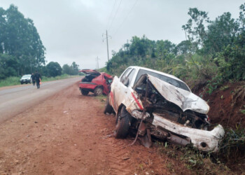 Dos fallecidos tras un choque entre un auto y una camioneta en Andresito