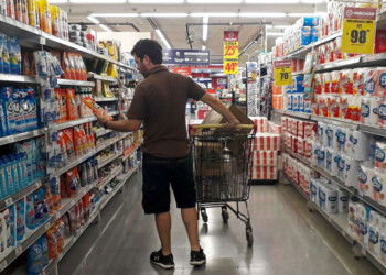 Dispersión de precios: algunos alimentos bajan por la recesión y las importaciones