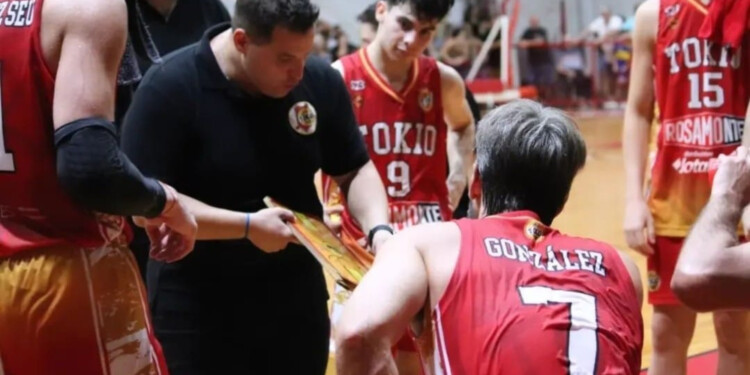 CONCENTRACIÓN. El entrenador Ponissi y su equipo buscan la clasificación. (Foto Prensa Tokio).