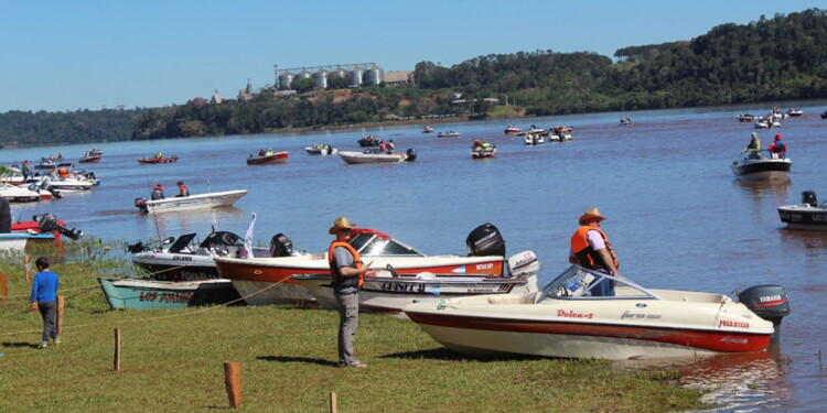 A COPAR EL RÍO. Tal como sucedió el año pasado, se esperan más de cien embarcaciones para el campeonato.