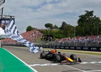 Una más para Verstappen… pero con apuros
