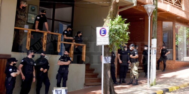 ACOMPAÑADO POR SU ABOGADO. El imputado firmó el acta de acuerdo y también lo hizo el representante fiscal. El monto de pena a cumplir aún debe ser homologado por el Tribunal Penal de Eldorado.