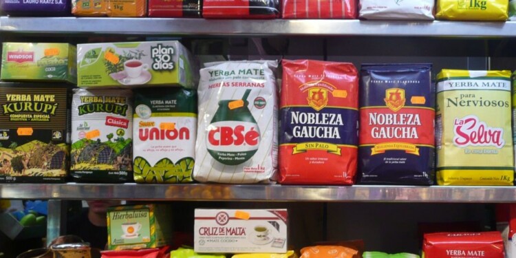 SALVE TU YERBA. Hay productores preocupados por la mala imagen que causaría para todo el mercado yerbatero.