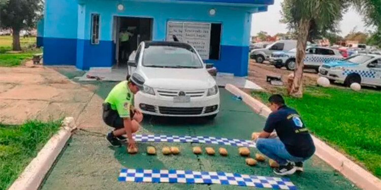 DICIEMBRE 2022. La Policía de Entre Ríos detiene en Paso Cerrito la camioneta que escondía 8.913 pastillas de éxtasis.
