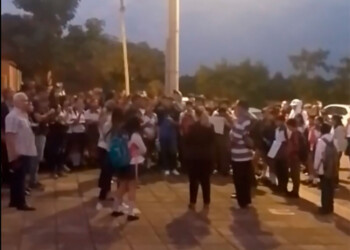 Reclamo en el Colegio Provincial 2 de Itaembé Miní