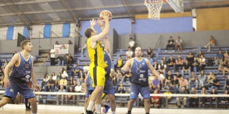 IMPACTO. En Puerto Rico, Mitre no pudo ante Siglo XXI, que va por el título.