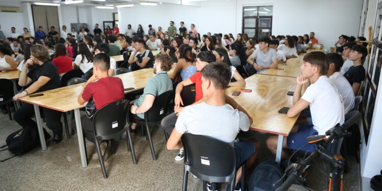 CLASES. Los gremios acordaron no afectar el cierre del primer cuatrimestre, pero sus reclamos desatendidos.