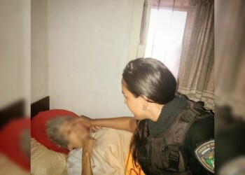 Anciana se cayó de la cama y fue asistida por la Policía gracias a la rápida intervención de una vecina