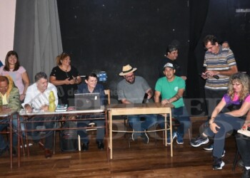 Con promesas, Safrán logró que los docentes firmaran un acuerdo