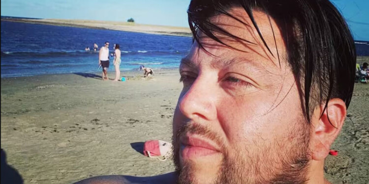 “ROLO” EN LAS PLAYAS. Tiempos felices para el misionero hoy en el penal federal de Ezeiza en un pabellón especial.