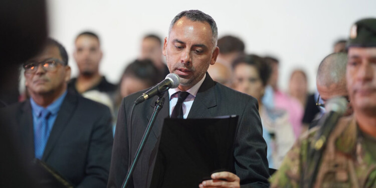 Apóstoles celebró, bajo techo, el Día de la Bandera