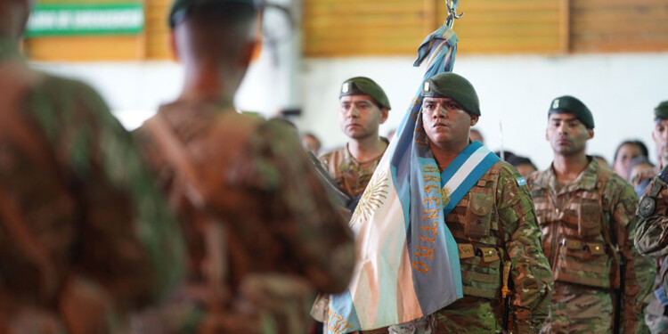 Apóstoles celebró, bajo techo, el Día de la Bandera