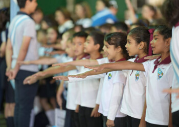 Apóstoles celebró, bajo techo, el Día de la Bandera