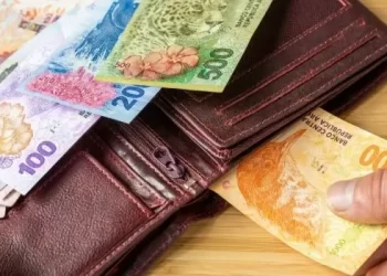 Advierten por billetes falsos: cómo identificarlos