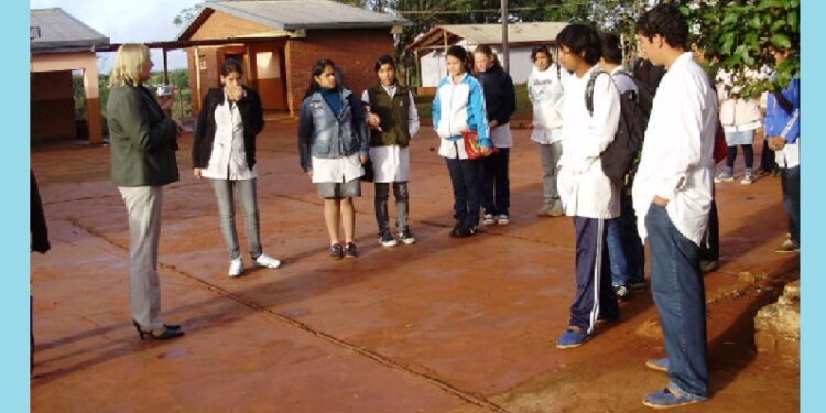 INCLUSIÓN. Argentina está entre los tres países de América Latina con más alumnos de 15 años dentro de la escuela, pero también está entre los tres que tienen rendimiento escolar más bajo.