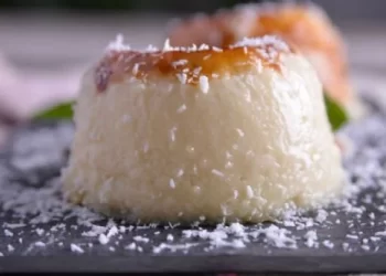 La receta para cocinar un rico postre de coco, sin azúcar ni harina