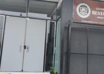 Le molestaba la música que pasaban en la Iglesia, entró y baleó a una nena