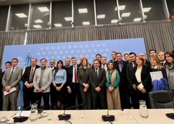 Intendentes presionan a Milei por los subsidios al transporte