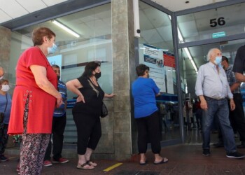 Jubilados deberían ganar casi 100 mil pesos más por mes para llegar al poder de compra de 2017