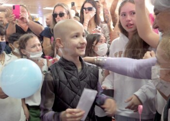 Justina llegó a Misiones y festejó junto a sus familiares y amigos el fin de su quimioterapia: “Es una guerrera”