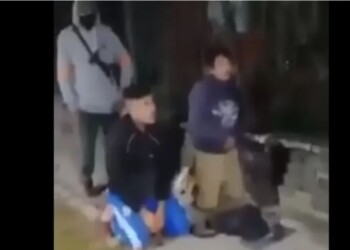 Atraparon a dos ladrones y los obligaron a cantar el Himno y el Arroz con leche