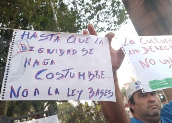 Multitudinaria marcha en Posadas contra la Ley Bases
