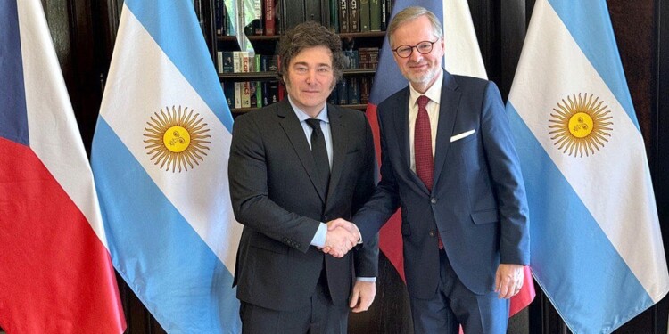Javier Milei mantuvo una reunión con el Primer Ministro de la República Checa, Petr Fiala, en Praga (Foto: Presidencia)