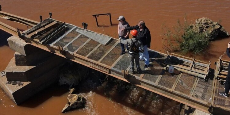 AVANCE. Continúa la reparación de las pasarelas de acceso a Garganta del Diablo para su pronta rehabilitación.