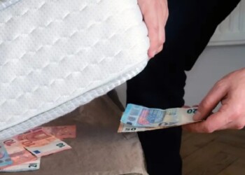 Ahorristas del Alto Uruguay sacan los reales de “abajo del colchón” para saldar sus deudas