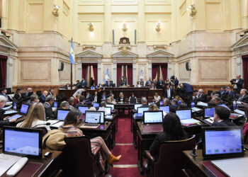 Ley Bases: el oficialismo propuso eliminar las privatizaciones de Aerolíneas, Correo Argentino y RTA