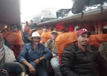 Colonos llevan la bandera yerbatera al Obelisco