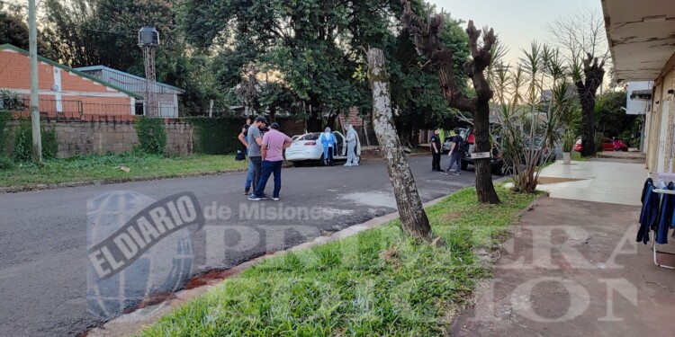 PERICIAS. Policía Científica trabajó sobre calle Pedro Correa, a 20 metros de la avenida Almirante Brown.