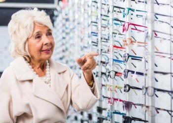 Jubilados: cómo saber cuáles son las ópticas que cubren los anteojos gratis de PAMI