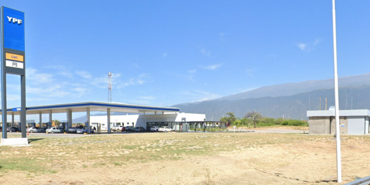 LA ESCENA. El hombre dijo que se “confundió” e ingresó al baño de damas.