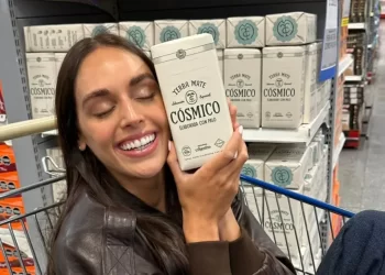 Influencer estadounidense lanzó su propia marca de yerba y dividió a las redes