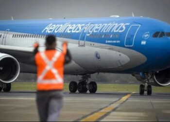 Crisis en Aerolíneas Argentinas: la empresa de bandera abrió un nuevo plan de retiro voluntario