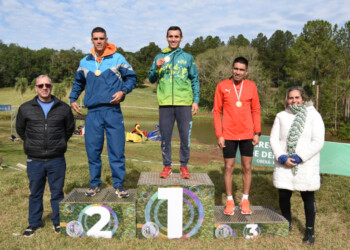 Atletismo: Agustín Da Silva extendió su dominio de local