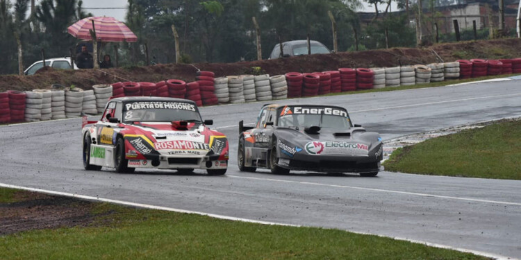 MANO A MANO. Grygorszyn y Kupski, ayer bajo la lluvia en el circuito posadeño. (Gentileza D. Rektor / Prensa FeMAD)