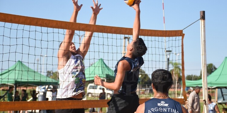 EN ACCIÓN. Más de 40 duplas, incluidas de Uruguay y Paraguay, presentes.