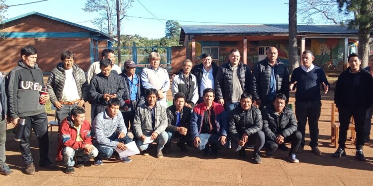 EN FRACRÁN. Caciques mbya, en asamblea general durante tres días.