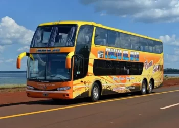 Iban en colectivo rumbo a Asunción y quedaron varados por más de medio día en la ruta 14