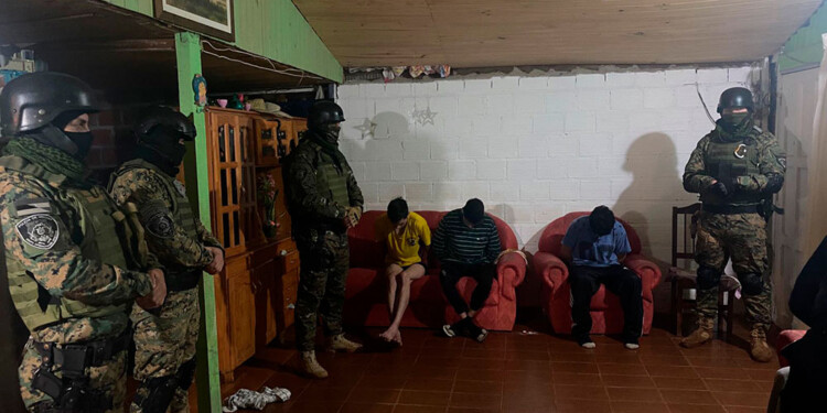 DETENIDOS. Los sospechosos quedaron por el momento a disposición del Juzgado de Instrucción 1 de Posadas.