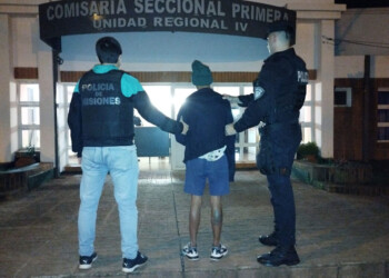 Fue sorprendido mientras intentaba ingresar a una casa por el ventiluz del baño