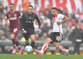En un final electrizante, River rescató un empate contra Lanús en El Monumental