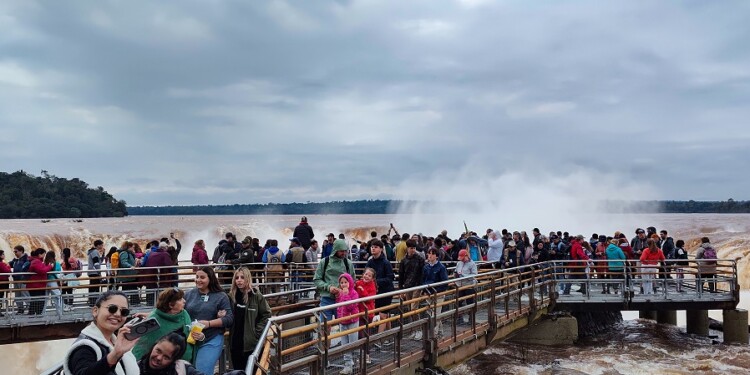 A PLENO. Ya hubo un incremento en la cantidad de visitantes a Cataratas.